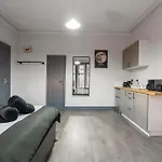 Beautiful Moseley Studio - 1