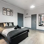 Beautiful Moseley Studio - 1