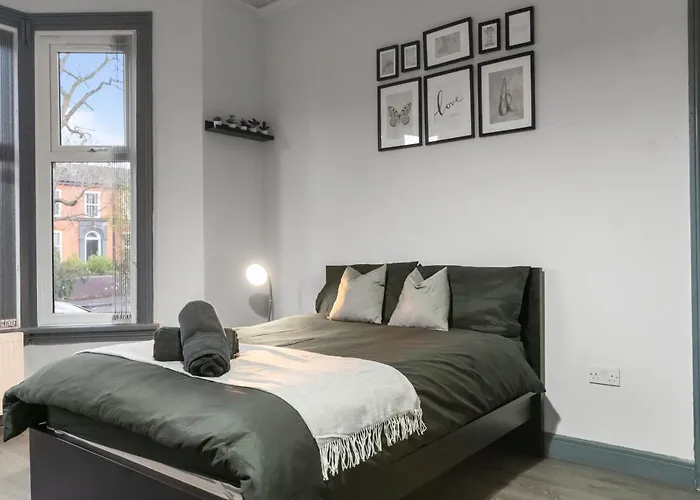 Beautiful Moseley Studio - 1