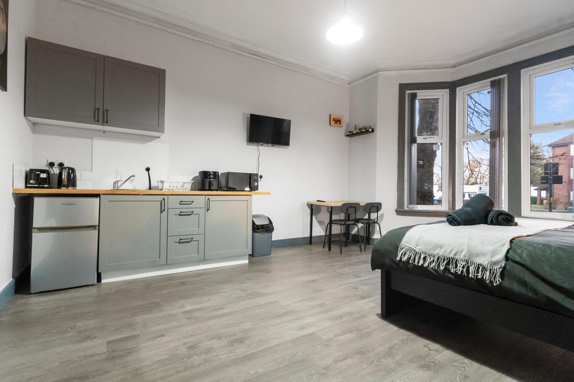 Beautiful Moseley - 1 Apartment *